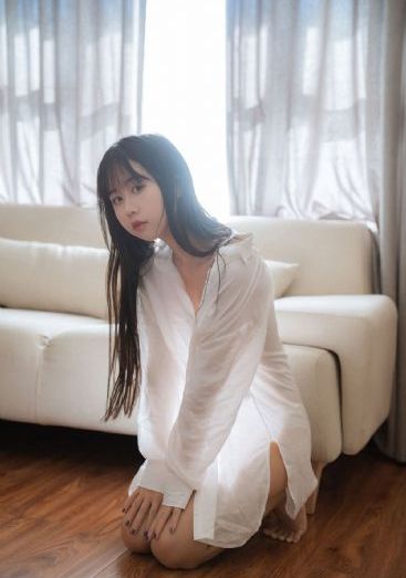 欧美明星喇叭皮裤街拍_DVD国语在线观看