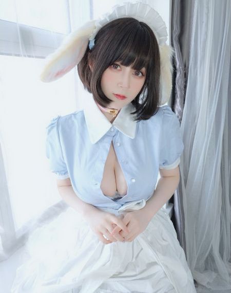欧美比基尼名模海滩视频_HD高清在线观看